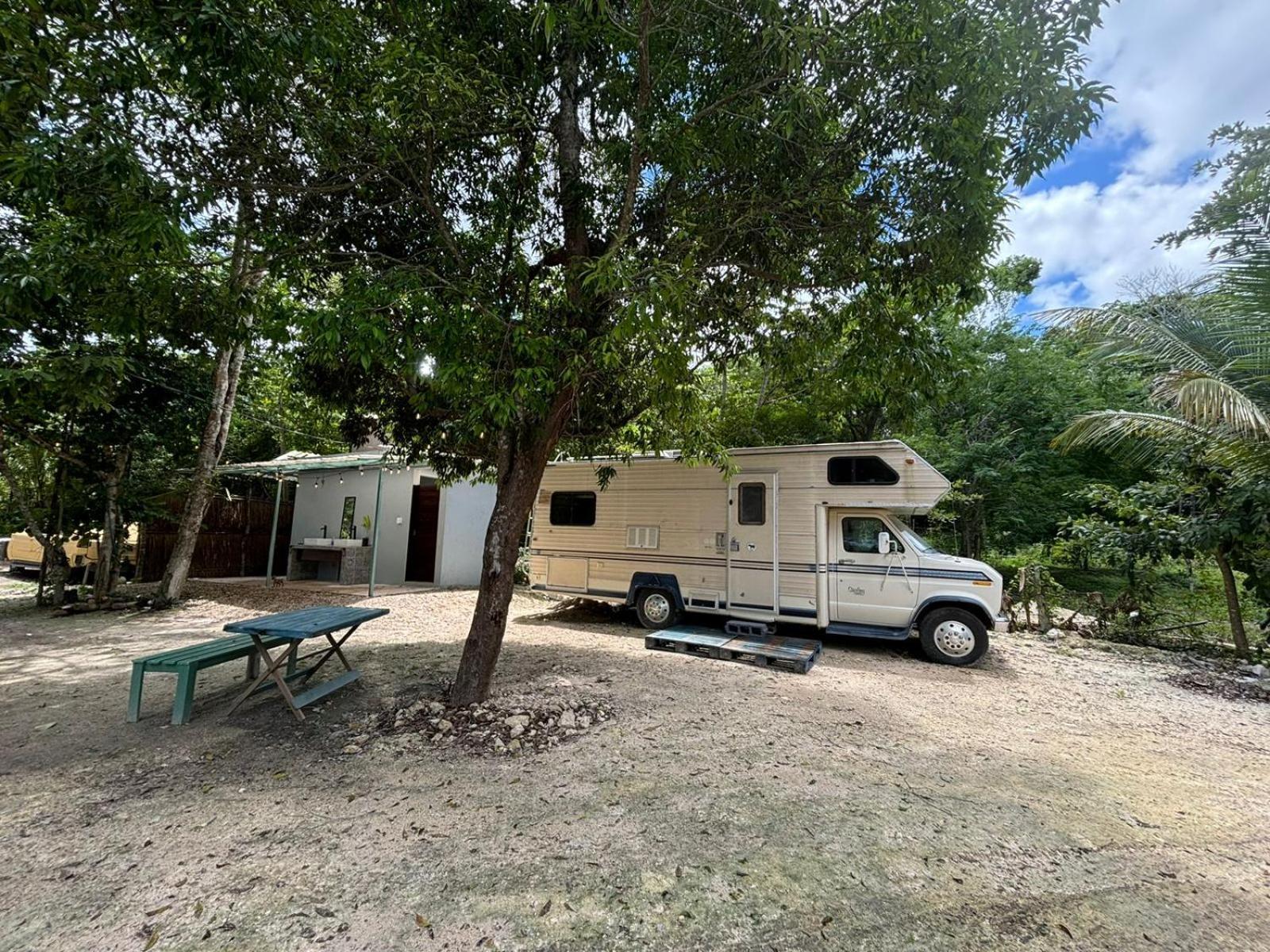 Momotoh Camper Hotel Ешпухил Екстериор снимка