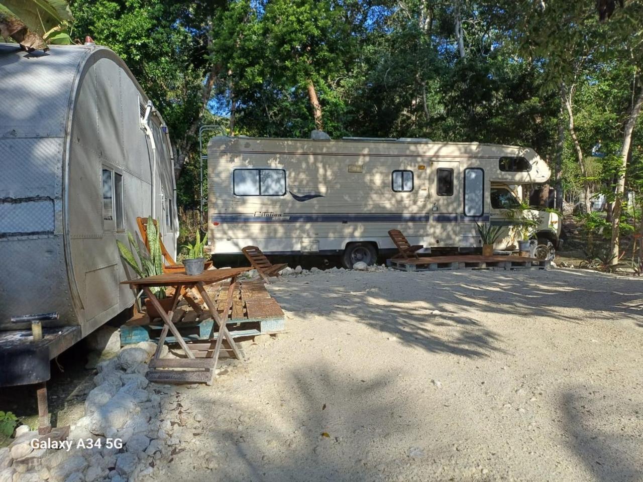 Momotoh Camper Hotel Ешпухил Екстериор снимка