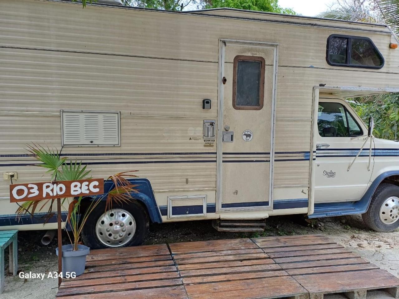 Momotoh Camper Hotel Ешпухил Екстериор снимка