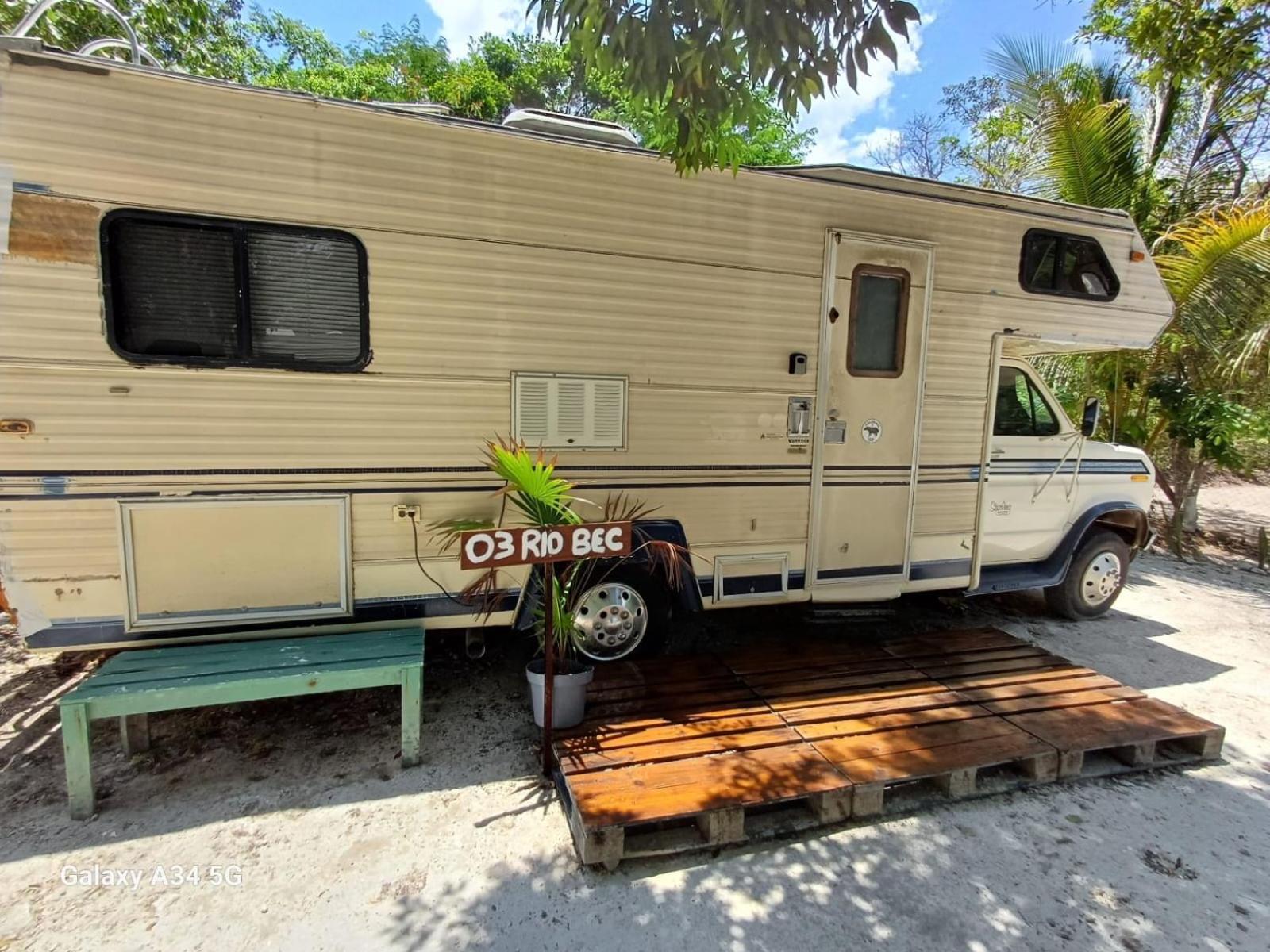 Momotoh Camper Hotel Ешпухил Екстериор снимка